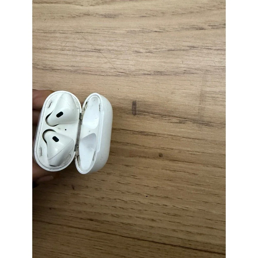 Apple AirPods with Charging Case